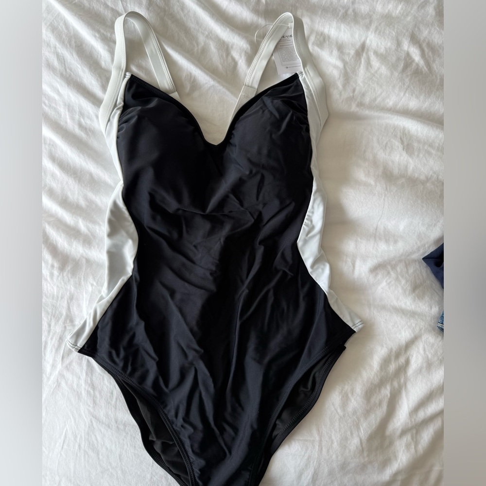 Black and White Waist-Snatching One-Piece Swimsuit